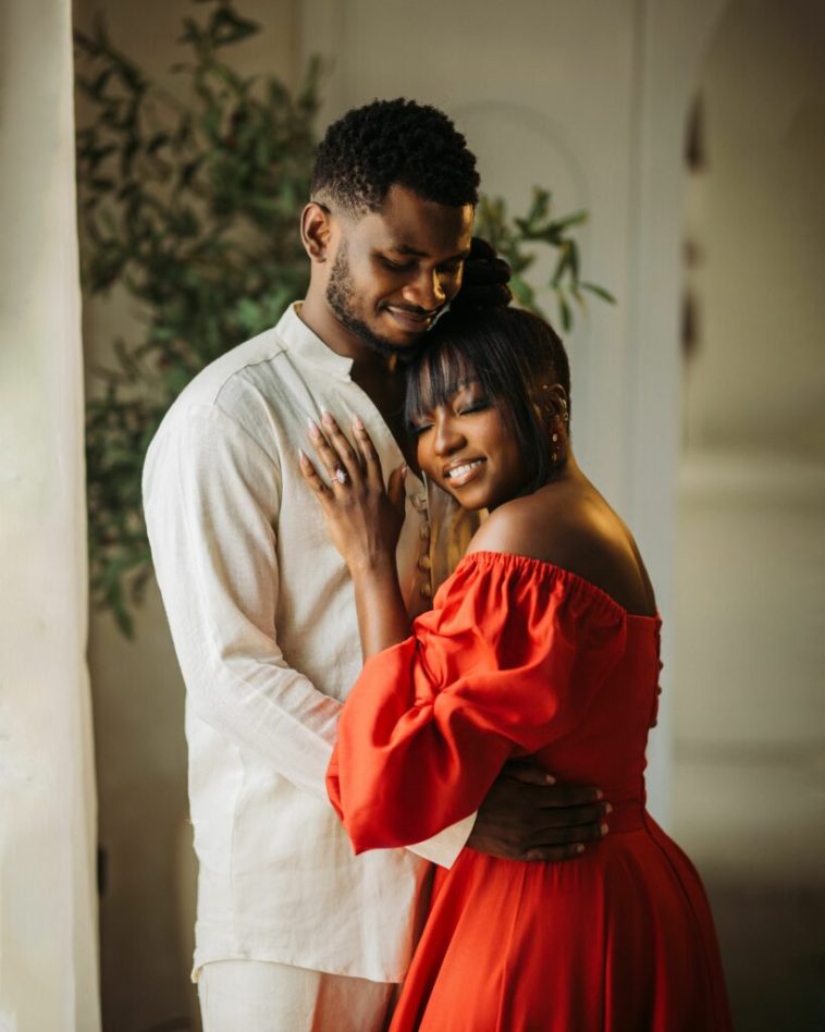 Tunde Saw Seun on Her Sister’s Whatsapp Status and Was Instantly Smitten!