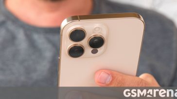 Apple to keep the periscope telephoto camera exclusive to the iPhone Pro models next year