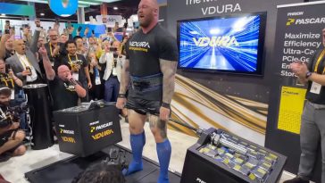 “The Mountain” from Game of Thrones sets world record by deadlifting 996 pounds of SSDs