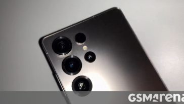 Samsung Galaxy S25 Ultra appears in a hands-on video