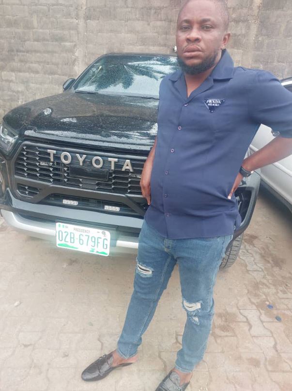 Police arrest fraudster over N320m scam, recover fake presidency number plate