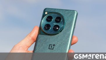 OnePlus 12 receives a new OxygenOS 15 update with AI features