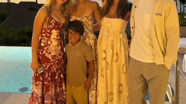 Jessica Alba, Cash Warren and 3 kids pose for family Thanksgiving photo on Mexico vacation