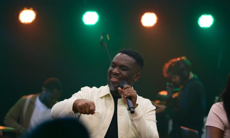 Joe Mettle Leads Powerful Worship in “Crown Him” Music Video