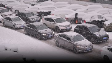 Historic Blizzard Blocks Roads, Buries Cars in Northeast China