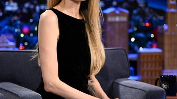 Angelina Jolie Fully Commits to Her Black Cherry Pedicure by Going Barefoot on ‘The Tonight Show’