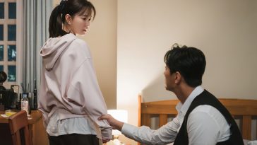 Ju Ji Hoon Stops Jung Yu Mi From Turning Away In “Love Your Enemy”
