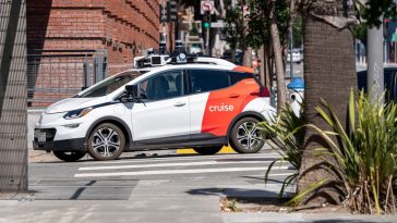 Microsoft will take an $800M hit over Cruise robotaxi shutdown