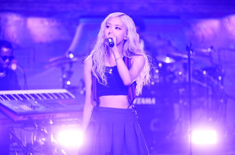 ROSÉ Performs ‘APT.’ and ‘Toxic Till the End’ Medley on ‘Fallon’