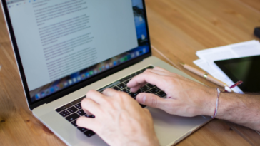 Establishing niche authority: leveraging strategic content as a key differentiator