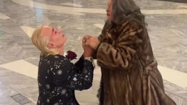 “Ajo do djalin”/ Elton Ilirjani i përlotur nga gjendja e Parashqevi Simakut: Kam frikë mos do të na ikë, i biri s’do ta takojë