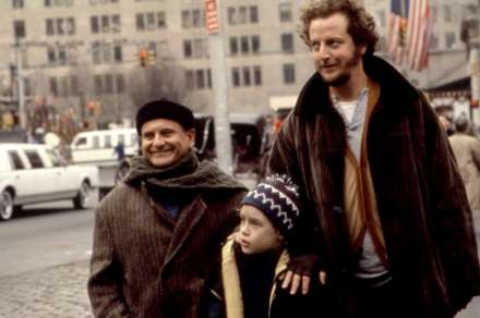 Daniel Stern says Joe Pesci really bit Macaulay Culkin’s finger during ‘Home Alone’
