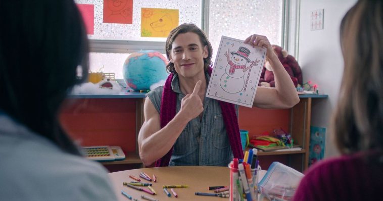 A Festive Guide to All the New Holiday Movies on Streaming