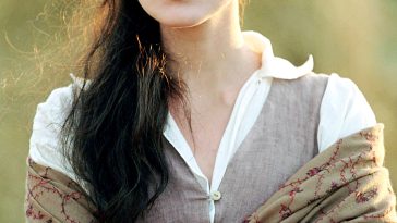 Rom-Com Lips Are the Romantic Beauty Trend Taking Off for 2025