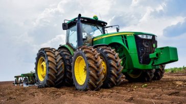 John Deere boasts driverless fleet