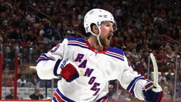 It’s (really) difficult for Alexis Lafrenière since he signed his big contract.