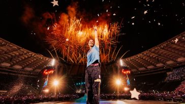 Coldplay’s Chris Martin Thanks Fans at Mumbai Show For ‘Forgiving’ British Colonialism in India