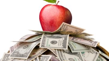 Apple must face suit over alleged policy of underpaying female workers