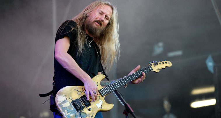 “I acted the way I did because a guitar that Eddie Van Halen gave me went missing for 18 years… I’m very happy to say I cried wolf” Jerry Cantrell on what really happened when his ‘Blue Dress’ G&L went missing last year