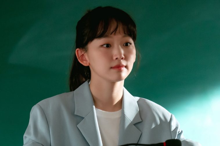 Jin Ki Joo Is An Enthusiastic Korean History Teacher At Seo Kang Joon’s School In “Undercover High School”