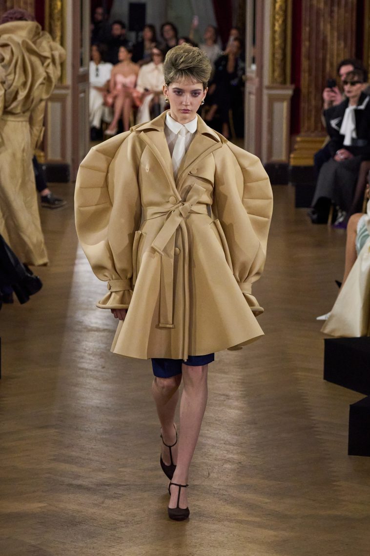 Viktor & Rolf Spring 2025 Couture