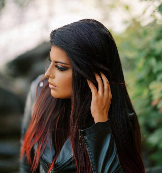 Music Premiere: Molly D’Ago Releases New Single “Chained,” Ft. Jaxon Wilder