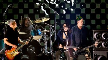 Nirvana Members Perform With Kim Gordon, St. Vincent, and More at FireAid Benefit Concert: Watch