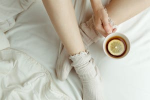 8 Best Herbal Teas to Reduce Stress and Promote Sleep