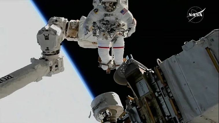 ‘Abandoned’ astro takes recordbreaking ninth spacewalk