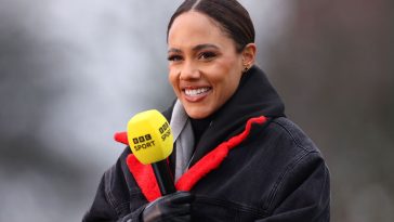 Who are the commentators and pundits on the BBC this weekend?