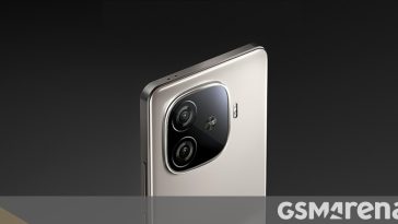 iQOO Neo 10R shown off in MoonKnight Titanium color