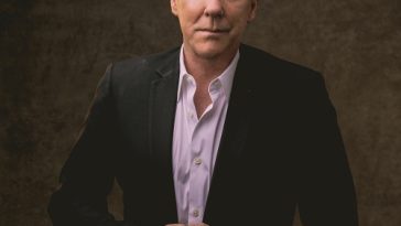 Kiefer Sutherland and Rebel Wilson bring festive laughs to sky original film Tinsel Town