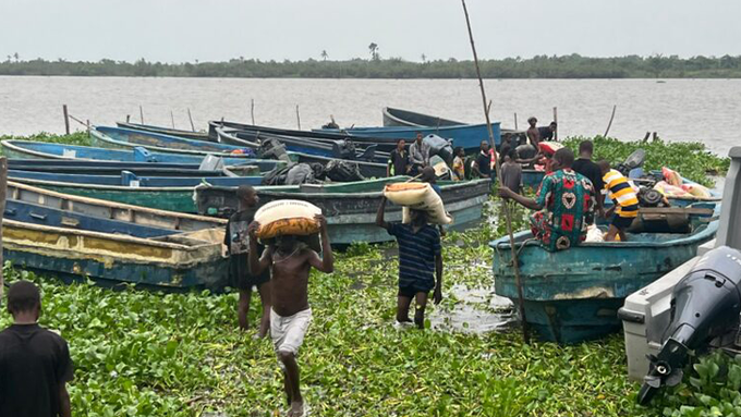Nigerian navy intercepts 16 boats carrying 1000 bags of smuggled rice in Badagry