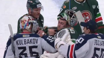 Absurd scene: Two goalies come to blows after a game and the KHL shares the footage
