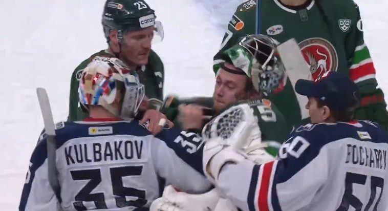 Absurd scene: Two goalies come to blows after a game and the KHL shares the footage