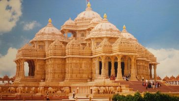 Dva grada u jednom, čudesna arhitektura, impozantna povijest, ali i razvoj