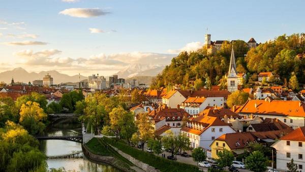 [E-knjiga] Stanovanjski izzivi: Kako obrestne mere spreminjajo pravila igre