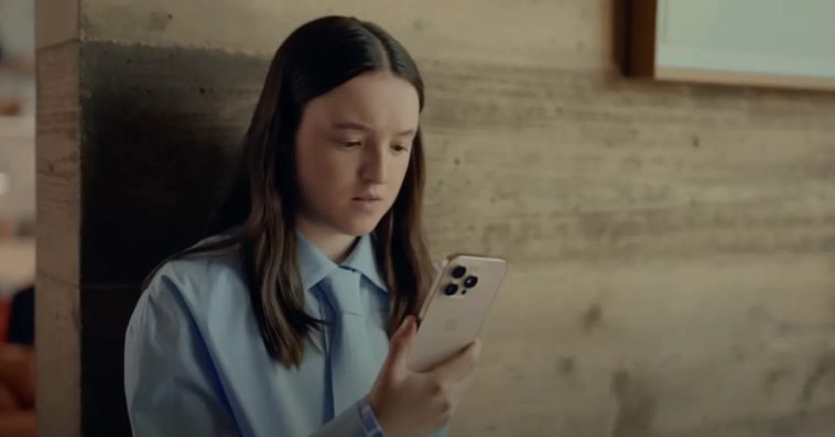 Apple pulls ad that showed Siri being useful after delaying feature that could make Siri useful