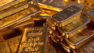 ‎Gold prices fall, record weekly gains
