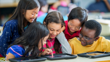 Top 8 Video Games You Can Play With Friends at School (No Consoles Needed)