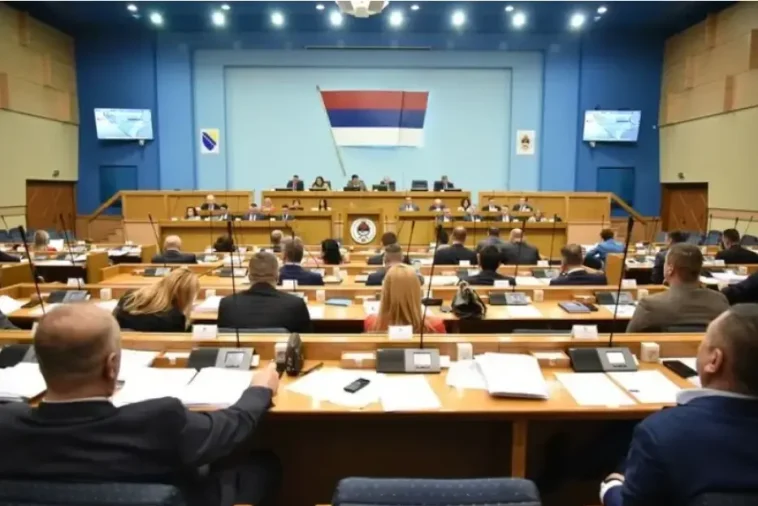 ZAVRŠENA SJEDNICA NARODNE SKUPŠTINE: Opasni novi ustav RS od sutra u proceduri