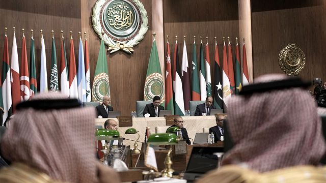 Gaza: Arab states meet as renewed Israeli attacks kill hundreds