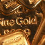 ‎Gold prices snap 9-session uptrend