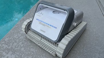 Smorobot Tank C1 robotic pool cleaner review: Short of greatness