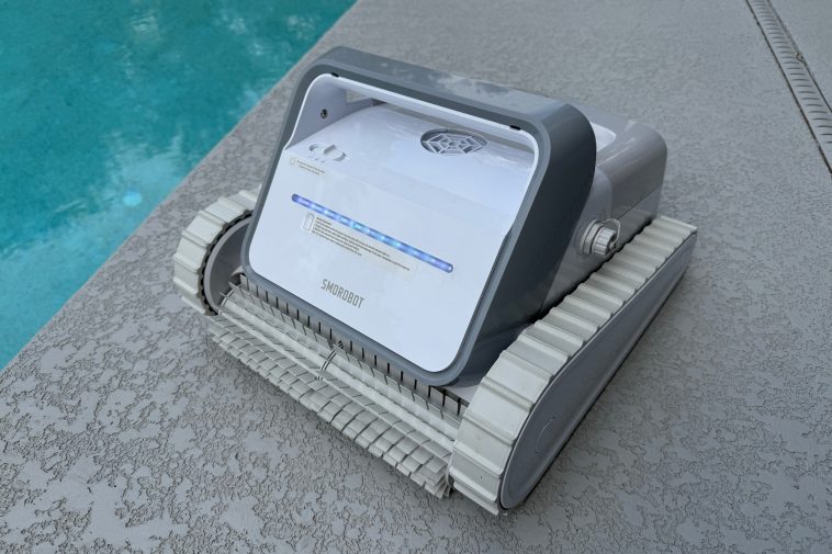 Smorobot Tank C1 robotic pool cleaner review: Short of greatness