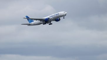 Oh Nah! United Airlines Offers Passengers THIS After Pilot Turned Plane Around For His Forgotten Passport