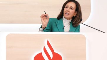 Ana Botín desvela cuál es su empresa favorita: «Tengo una chaqueta de Zara desde hace ocho años que confunden con Chanel»