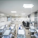 Précarité, infertilité, choix individuels… Pourquoi y a-t-il 25% de naissances de moins qu’il y a cinquante ans?