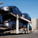 Inwestorzy Tesli widzą przyszłość w ciemnych barwach. Nie ufają Muskowi