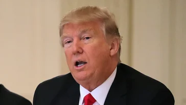 China Developer Stocks Hit as Hang Seng Has Worst Day Since 1997